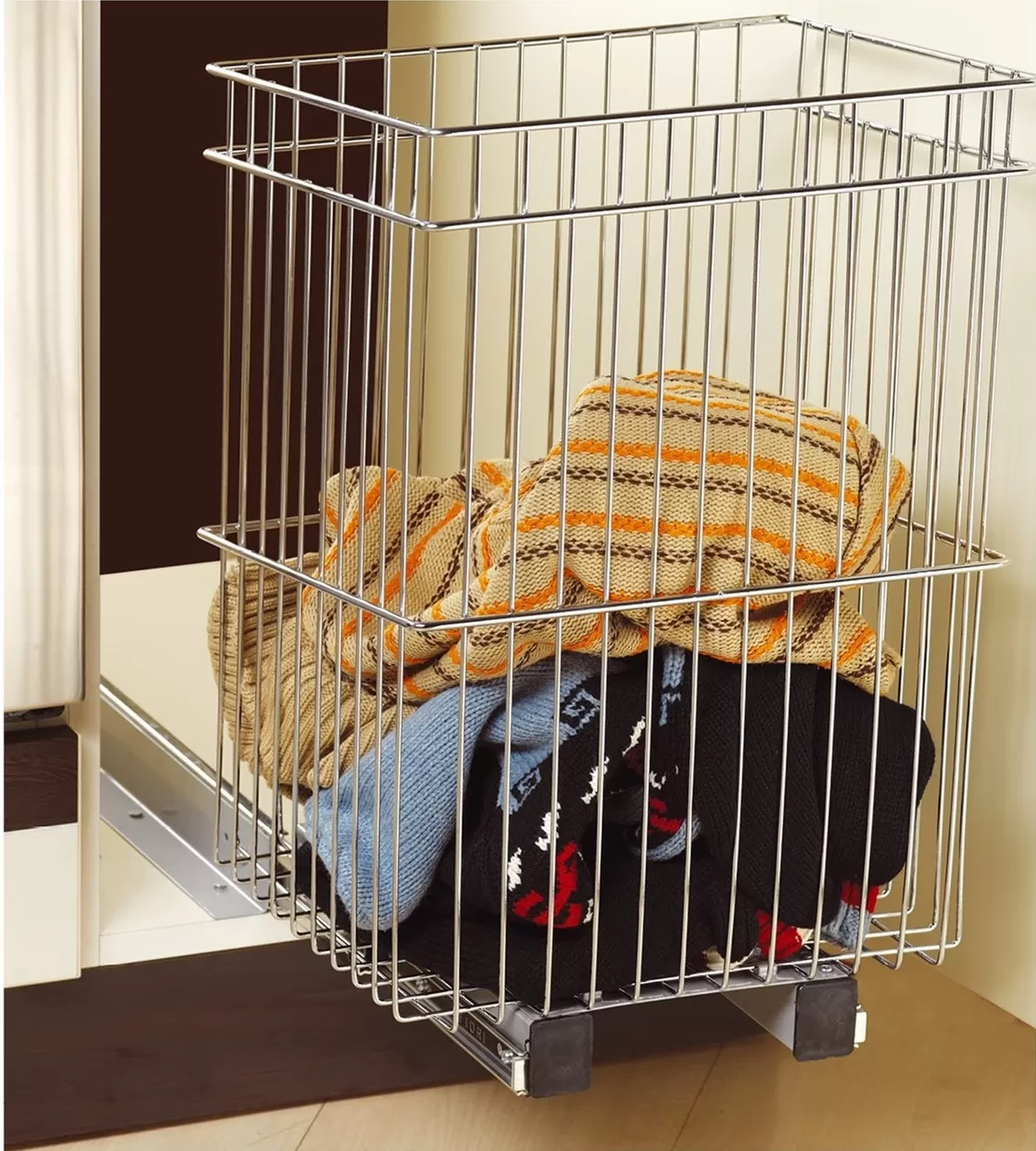 ALTTAN RAYLI ÇAMAŞIR SEPETİ